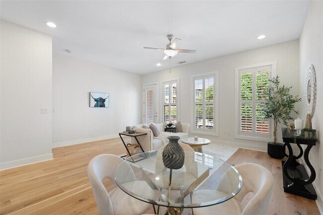 Building Photo - 2520 Bluebonnet Ln