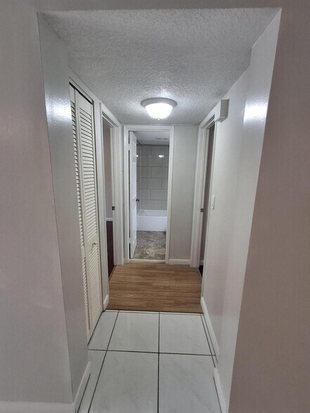 Building Photo - 512 Gardens Dr