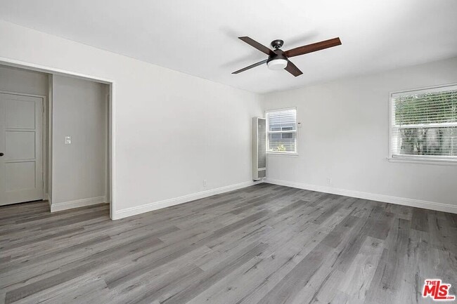 Building Photo - 908 Venezia Ave