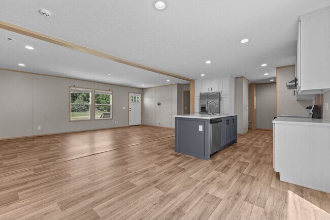 Building Photo - New build home on a spacious lot!