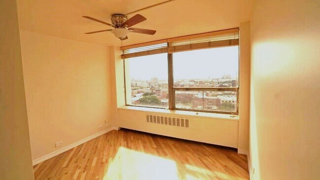 Building Photo - 1455 N Sandburg Terrace