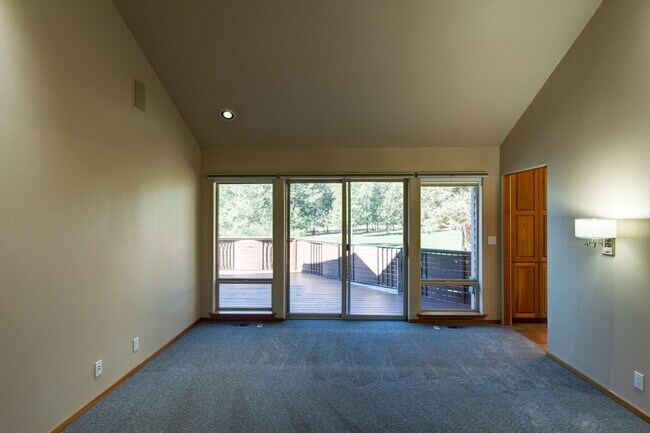 Building Photo - 2759 NW Champion Cir