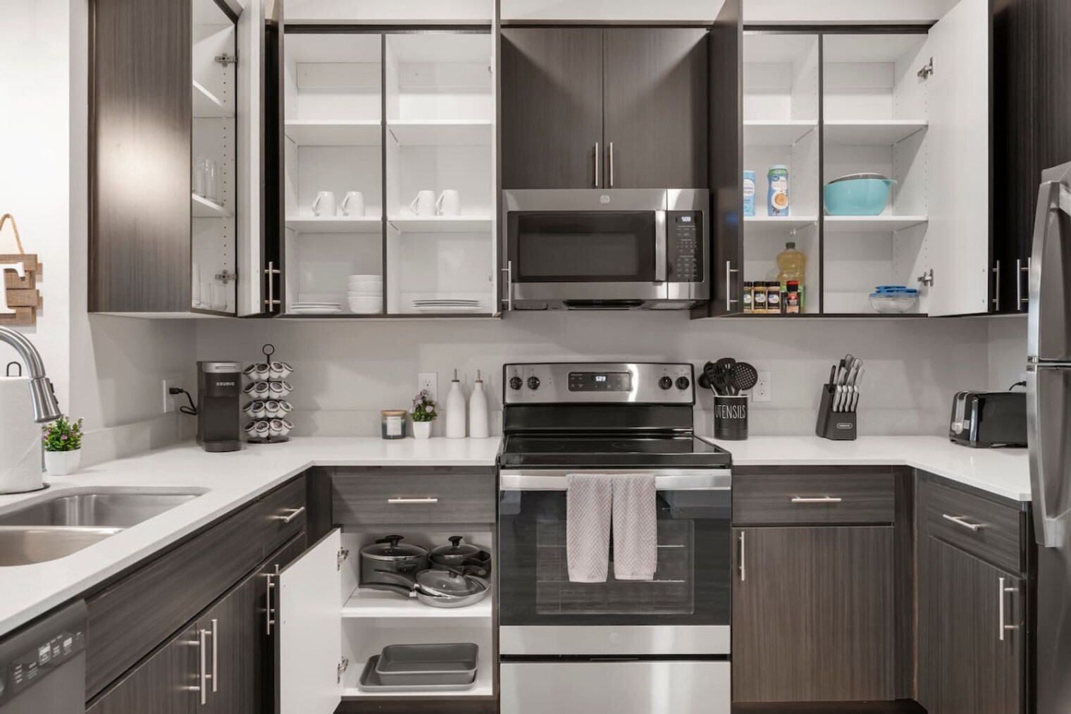 Building Photo - 711 W Broadway Rd