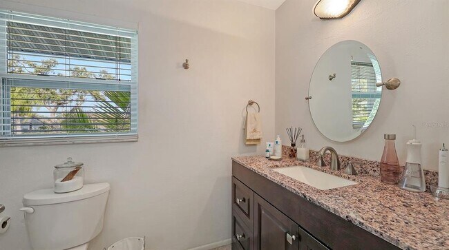 Building Photo - 6717 Roxbury Dr