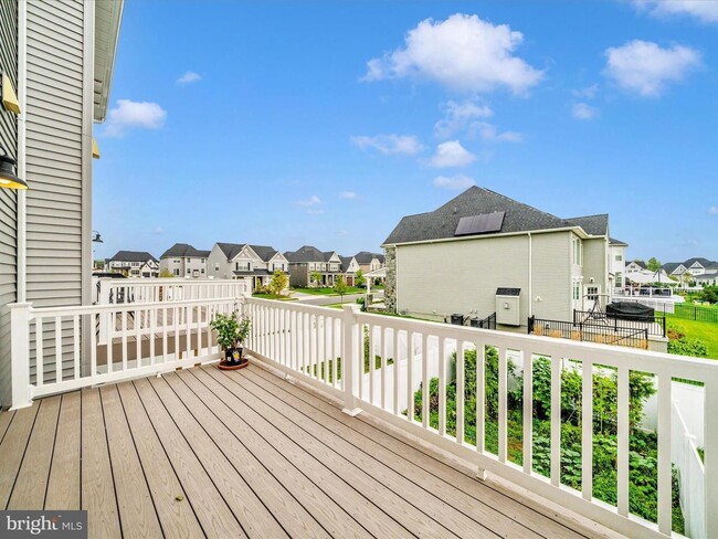 Building Photo - THREE LEVEL TOWN HOUSE IN KELLERTON