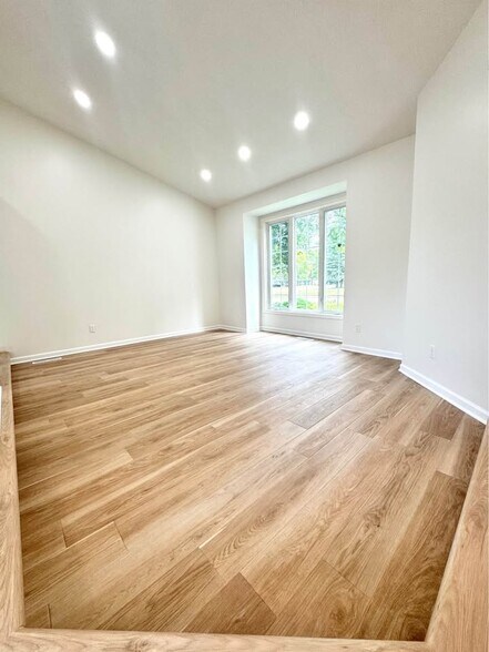 Building Photo - 1084 Hummingbird Ln