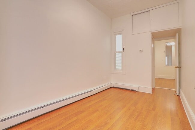 Building Photo - 119 Zabriskie St