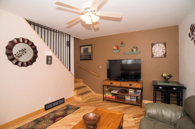Building Photo - 451 Mountain Shadow Dr