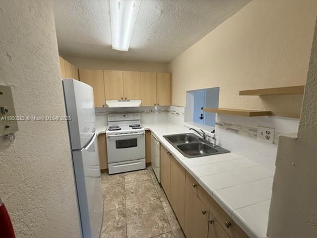 Building Photo - 9678 Fontainebleau Blvd