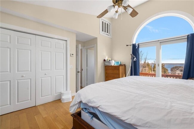 Building Photo - 1059 E Shore Rd