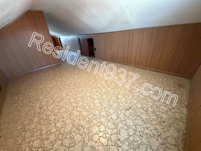 Building Photo - 3 Bed 1 Bath Home