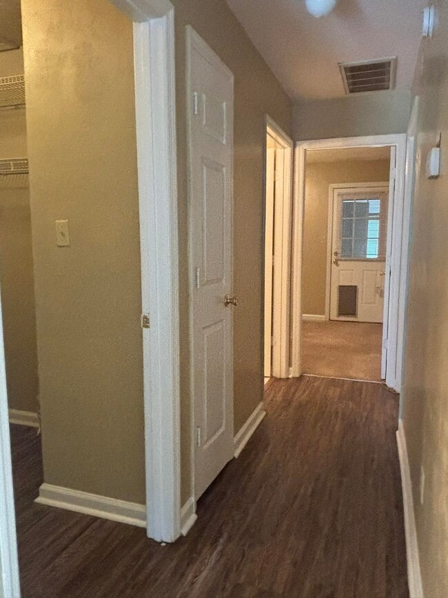 Building Photo - 447 Richview Park Cir W