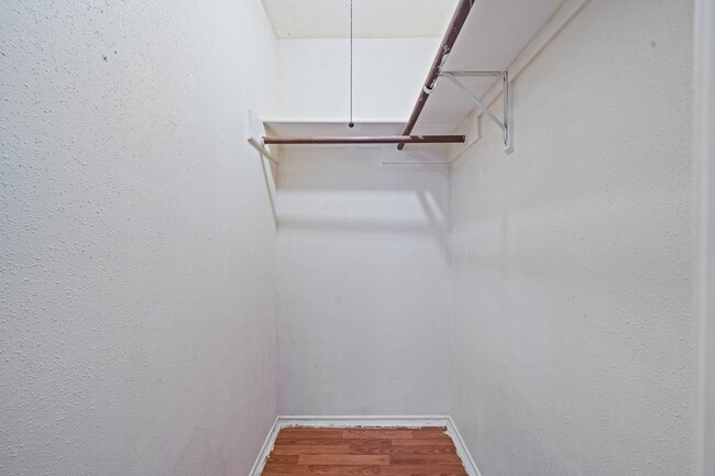 Building Photo - 18123 Lake Bend Dr