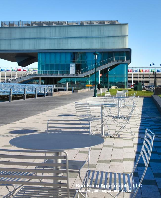 Building Photo - 320 D St