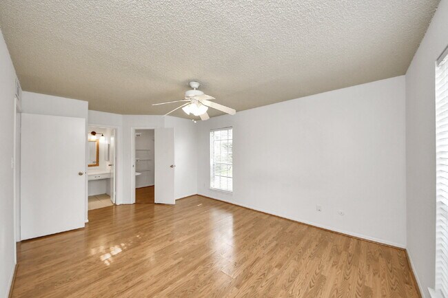 Building Photo - Available!