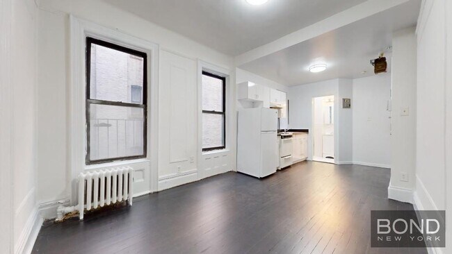 Primary Photo - 1427 York Ave