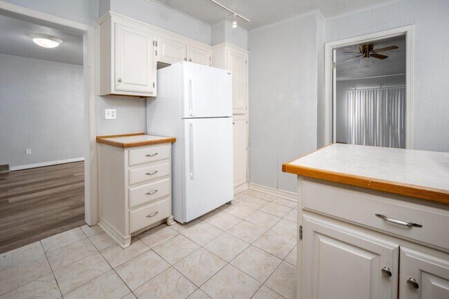 Building Photo - 2537 NW 48th St