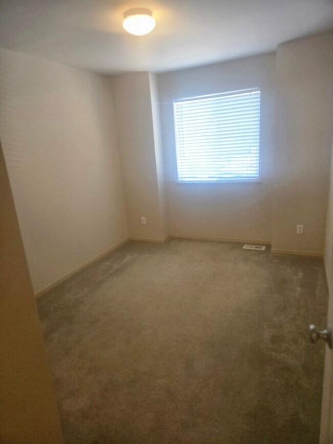 Building Photo - 3bd/2.5ba Maple Valley Home