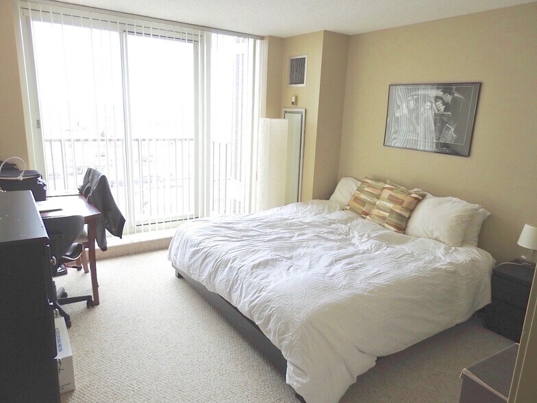 Building Photo - 10 Museum Way