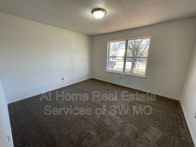 Building Photo - 5543 S Walnut Hill Ave