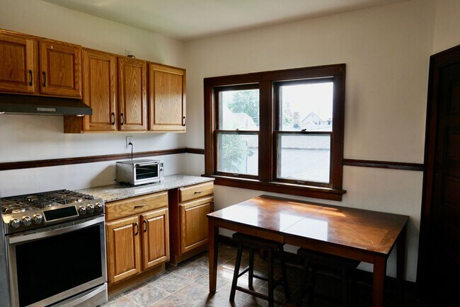 Primary Photo - 2519 W Cherry St