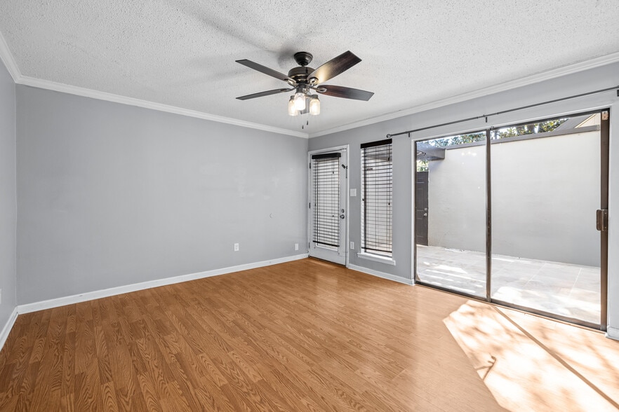 Building Photo - 3350 Altamont S