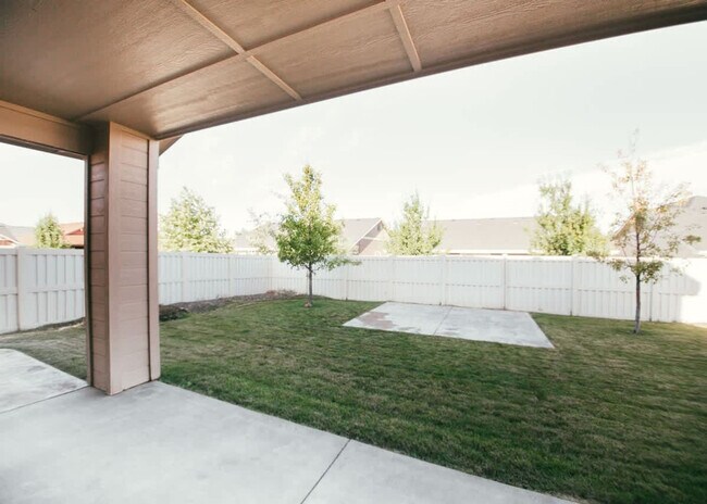 Building Photo - 4631 N Adale Ave