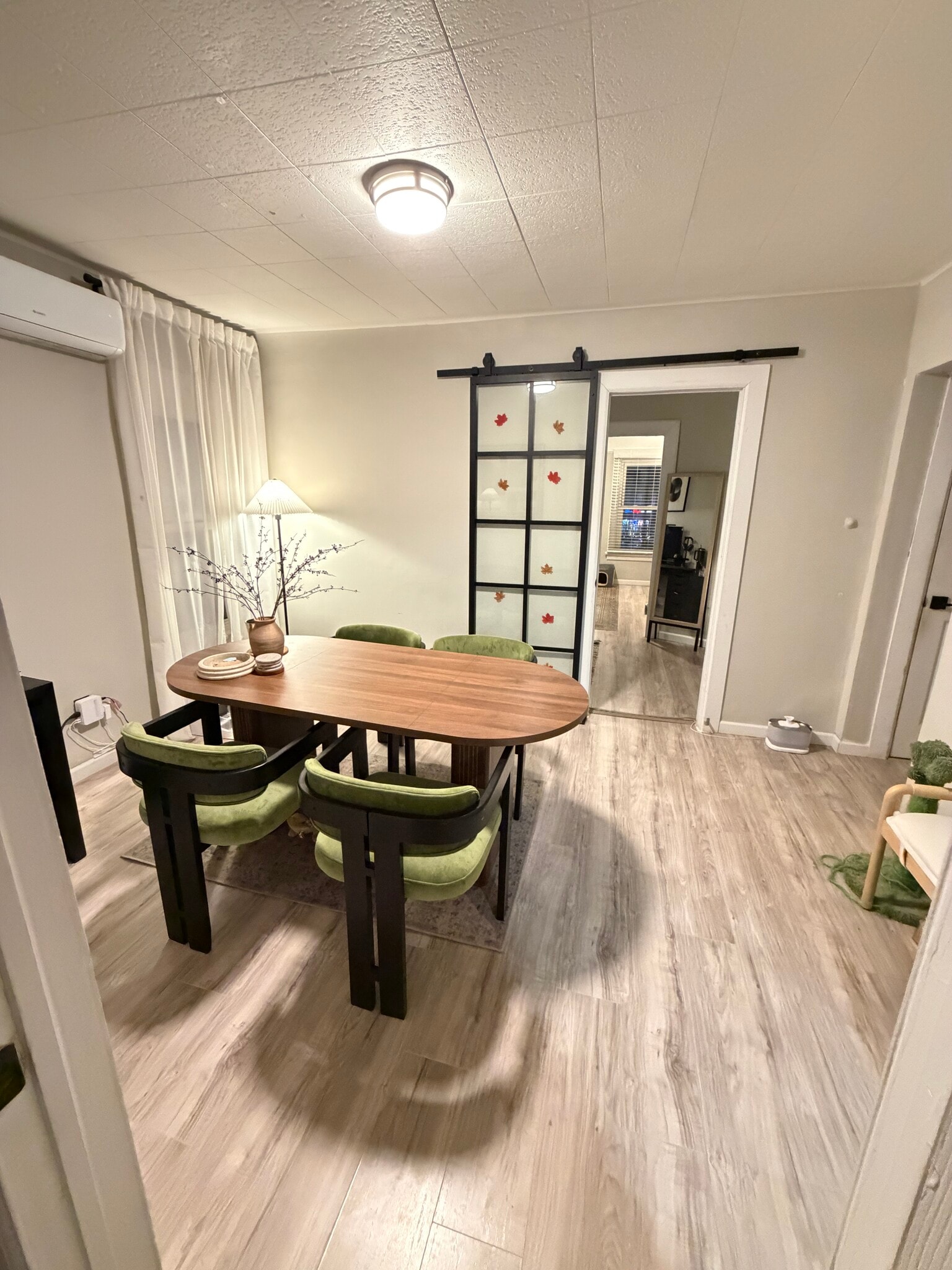 Building Photo - 13269 Metropolitan Ave