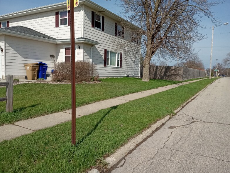 Building Photo - 3419 28th Ave