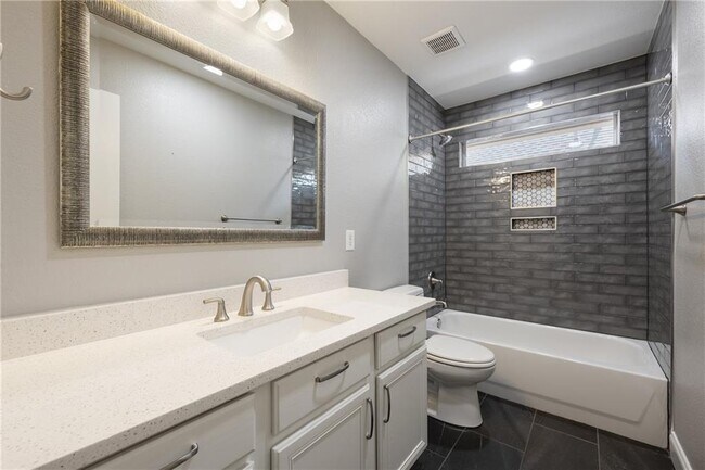 Building Photo - 1804 Camas Dr