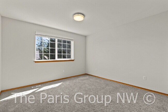Building Photo - Beautiful Central Bothell Home. Great Floor Plan! Open Lvg Spaces, Office, Bonus Room  + XL Bedro...