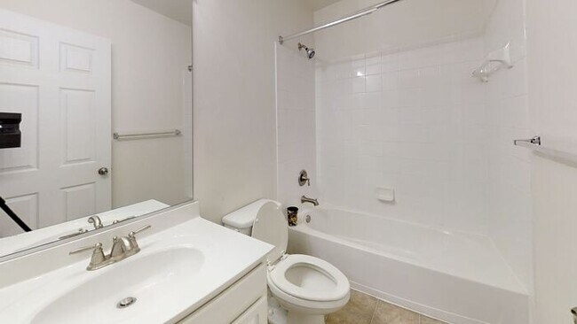 Building Photo - 3 Bedrooms 3 Bathroom Townhome