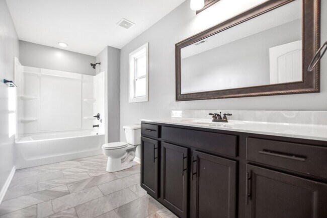 Building Photo - Pet Friendly Three Bedroom!