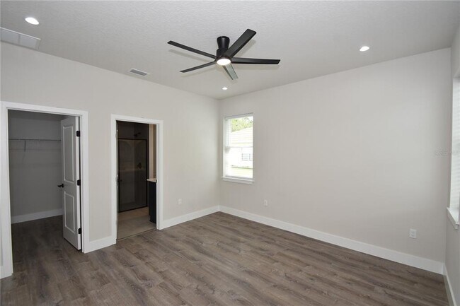 Building Photo - 20 Uniondale Pl