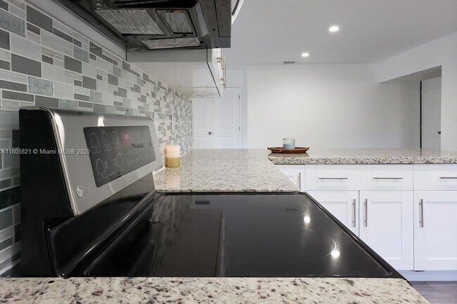 Building Photo - 6634 SW 76th Terrace