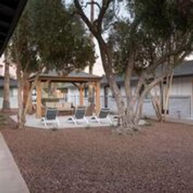 Building Photo - Remodeled Mid-Century Modern 1 Bed / 1 Bath