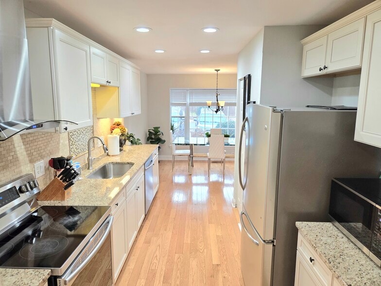 Building Photo - 5407 Leeway Ct