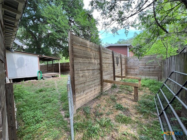 Building Photo - 144 Deer Ln