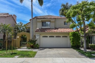 Building Photo - 9 Las Cruces