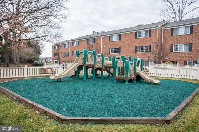 Building Photo - 8 S Van Dorn St