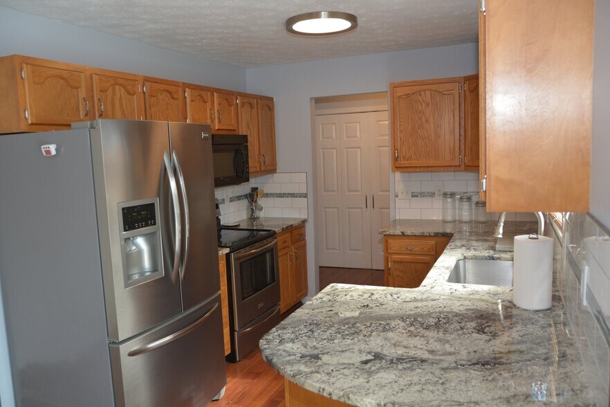 Building Photo - 979 Kemper Meadow Dr