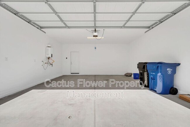 Building Photo - 9850 E Tamery Ave