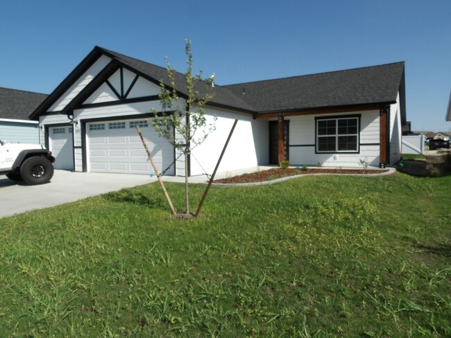 Building Photo - Beautiful home in Post Falls