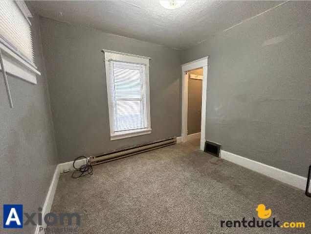 Building Photo - 322 S. 11th-Unit A (Upstairs)