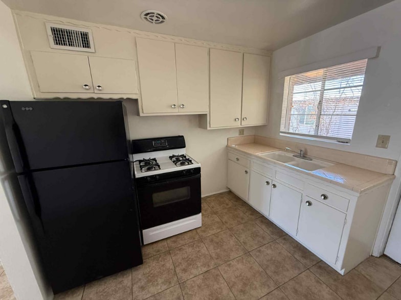 Building Photo - 3569 E 3rd St