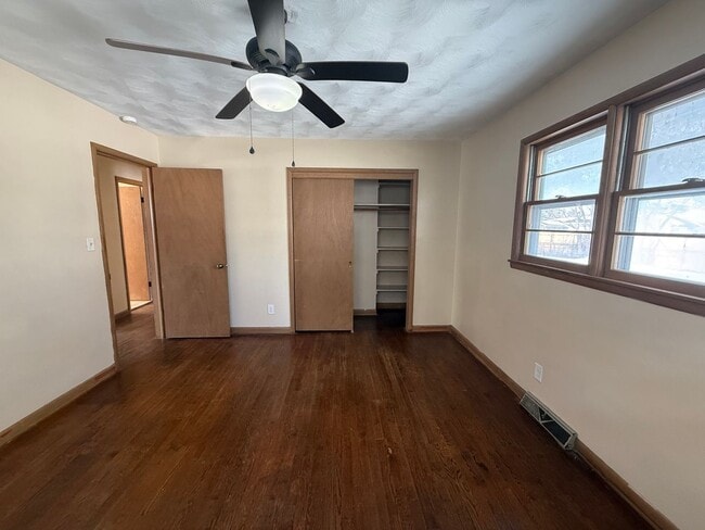 Building Photo - Available now 2 bedroom 2 bathroom 1 car garage fenced in backyard