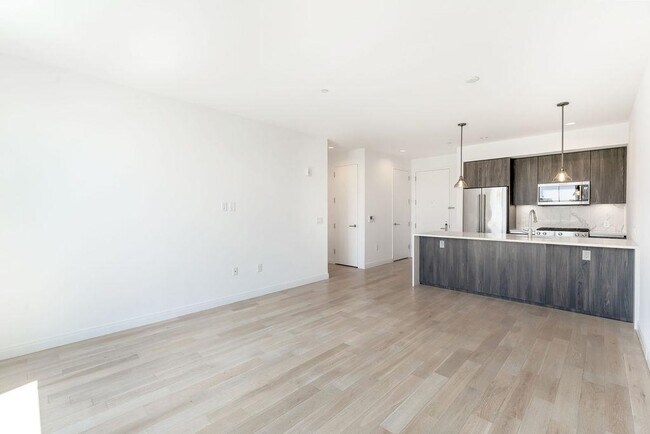 Building Photo - 255 Brunswick St