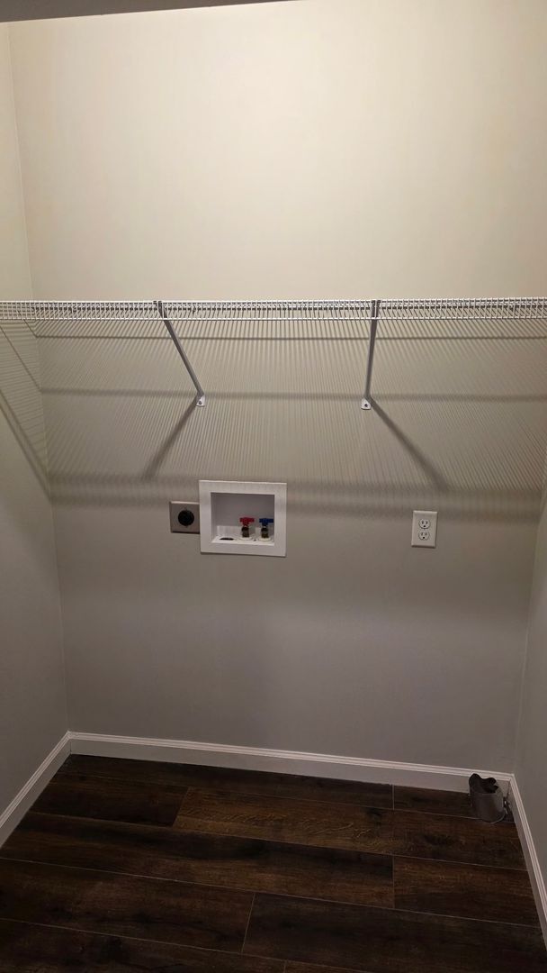 Building Photo - Great 3 Bedroom 2 Bath home w Garage