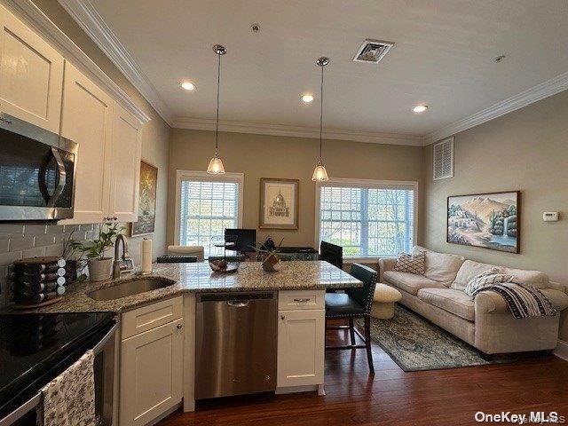 Building Photo - 2-2A Green St