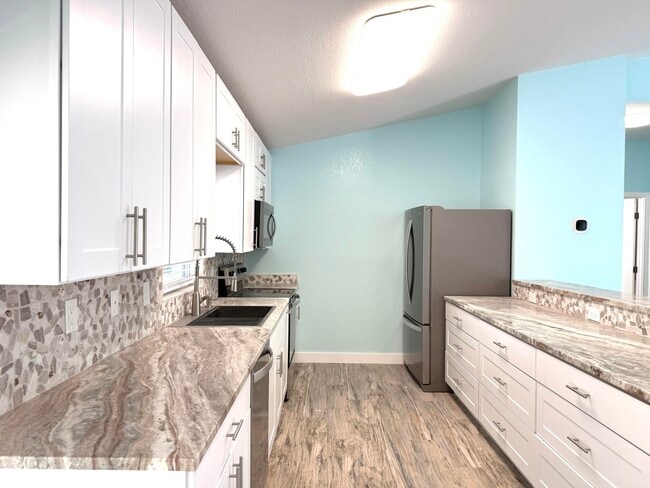 Building Photo - 15859 68th Ct N